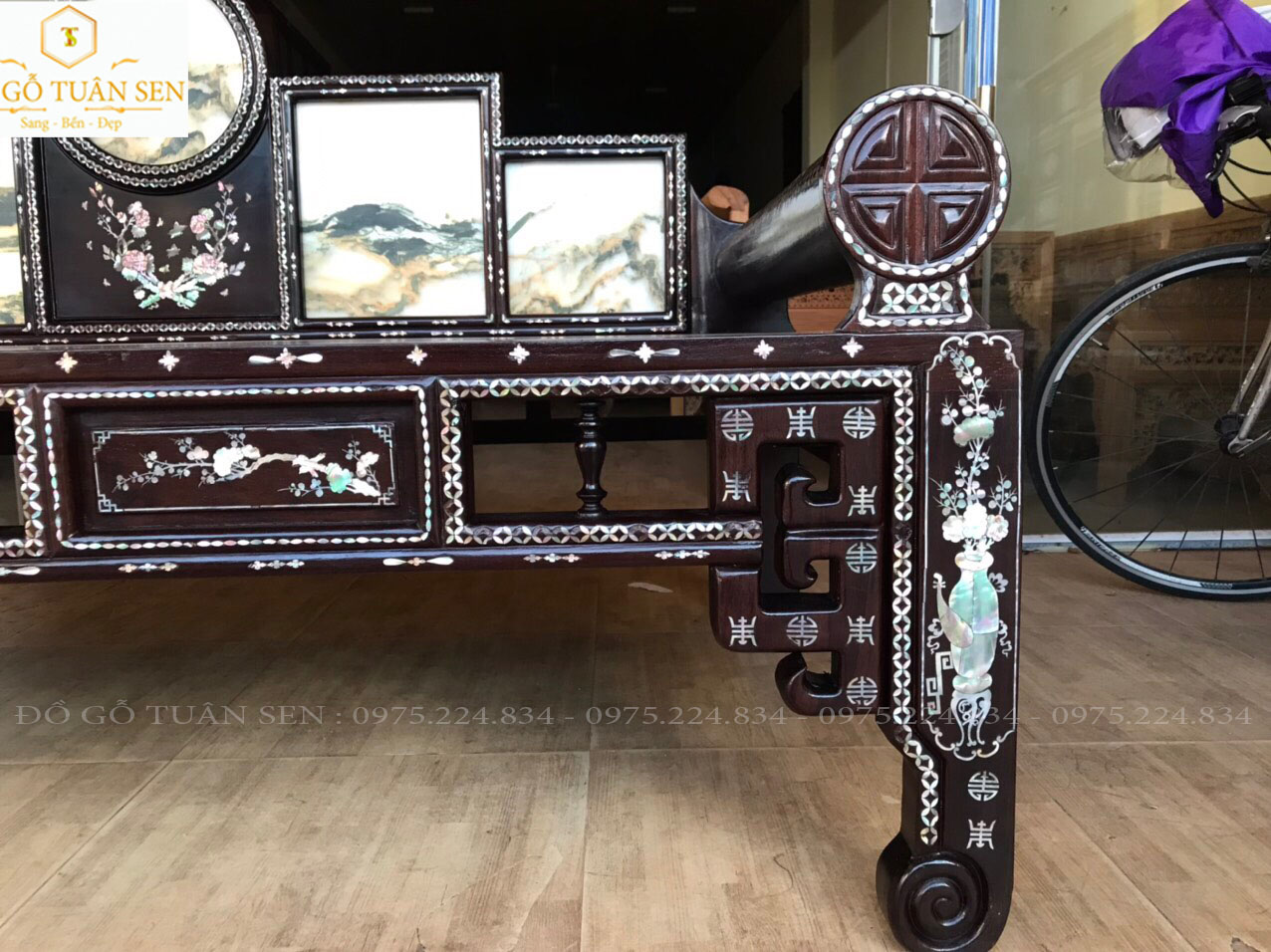 phần khung được khảm ốc rât đẹp 